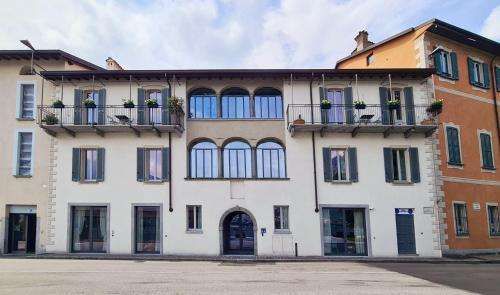 Delago 1685 — 4-Star Luxury Hotel in Malgrate, Italy