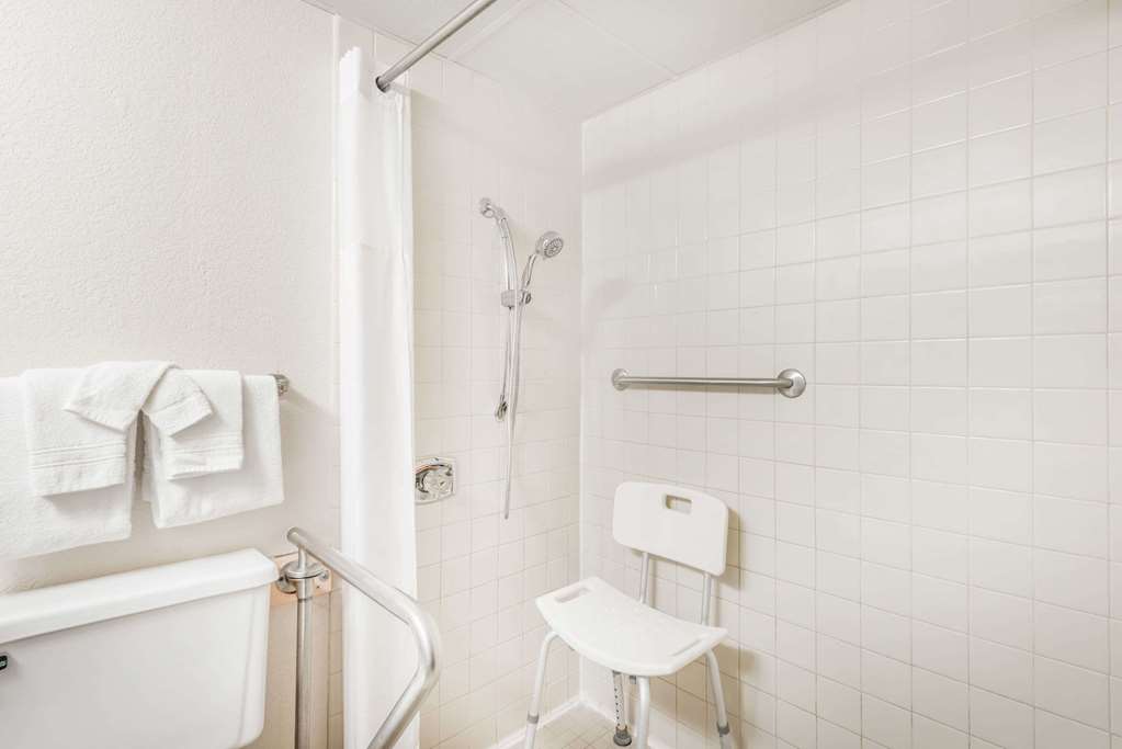 Days Inn by Wyndham Kirksville - photo 9