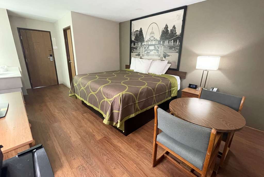 Super 8 by Wyndham Eureka Six Flags Nearby - photo 19
