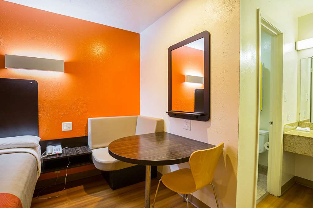 Motel 6 Madisonville TX - photo 17
