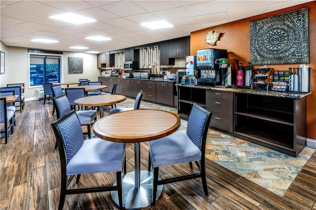 Aiden by Best Western Warm Springs Hotel and Event Center - photo 9