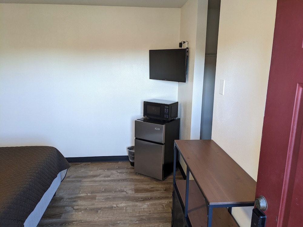 K&E Motor Inn - photo 7