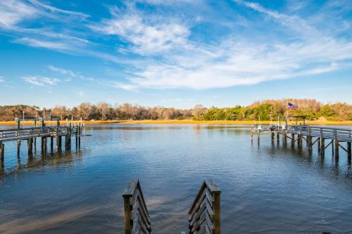 Woodlands Wonder by Oak Island Accommodations - photo 7
