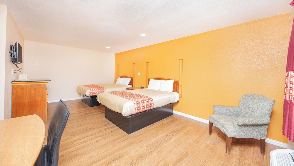 Regency Inn Hondo - photo 12