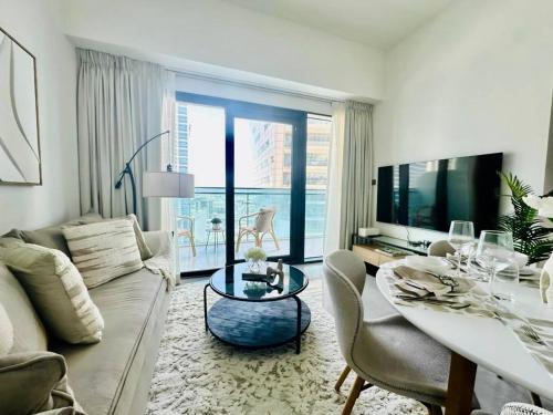 Stylish 1br Merano Tower Pool Parking - last minute hotel in Dubai