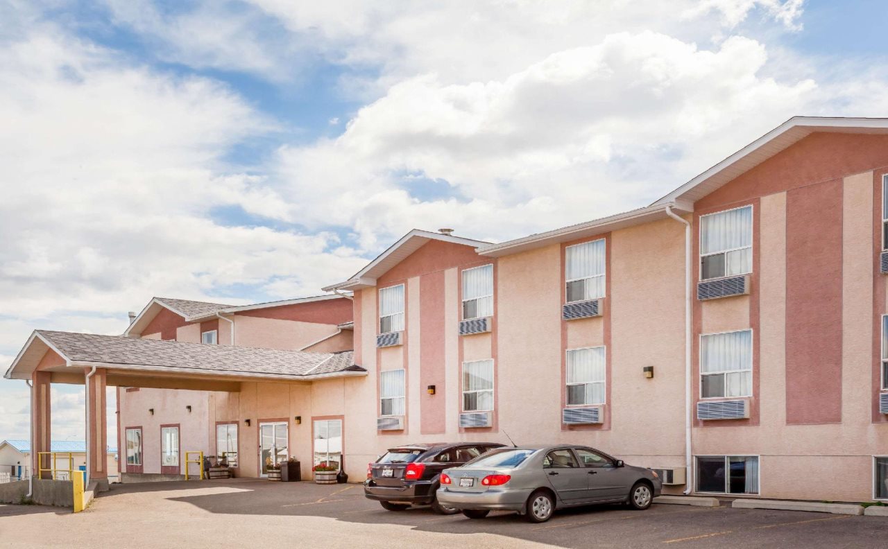 Super 8 by Wyndham Pincher Creek AB — hotel in Pincher Creek