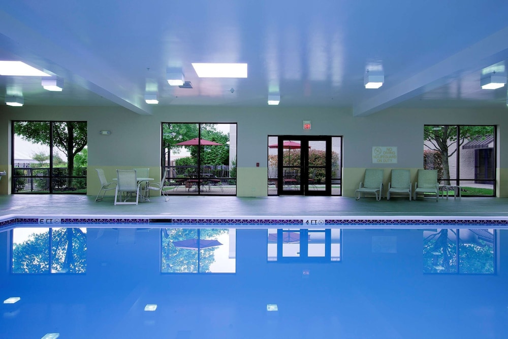 Hampton Inn Woodbridge - photo 25
