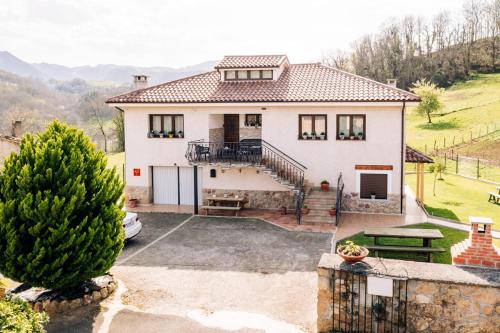 Apartamentos La Cortina — 4-Star Luxury Hotel in Cangas De Onis, Spain