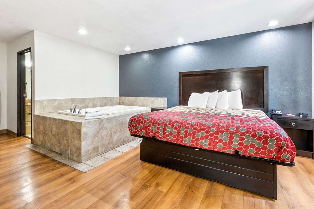 Econo Lodge Akron Copley Northwest - photo 25