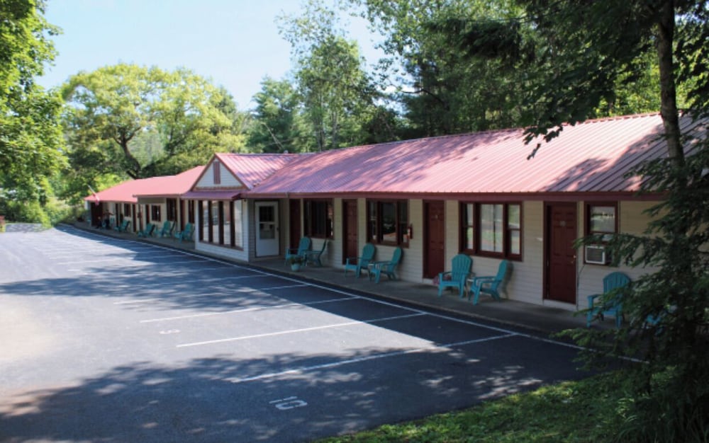 Luzerne Court Motel - photo 22