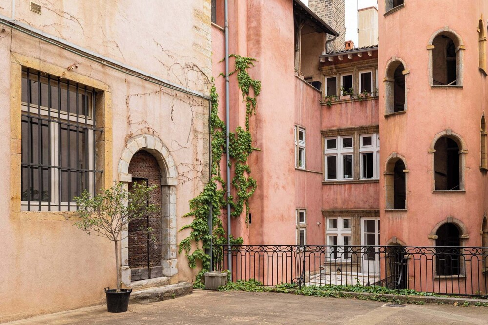 Dify Tour Rose Vieux Lyon — 4-Star Luxury Hotel in Lyon, France