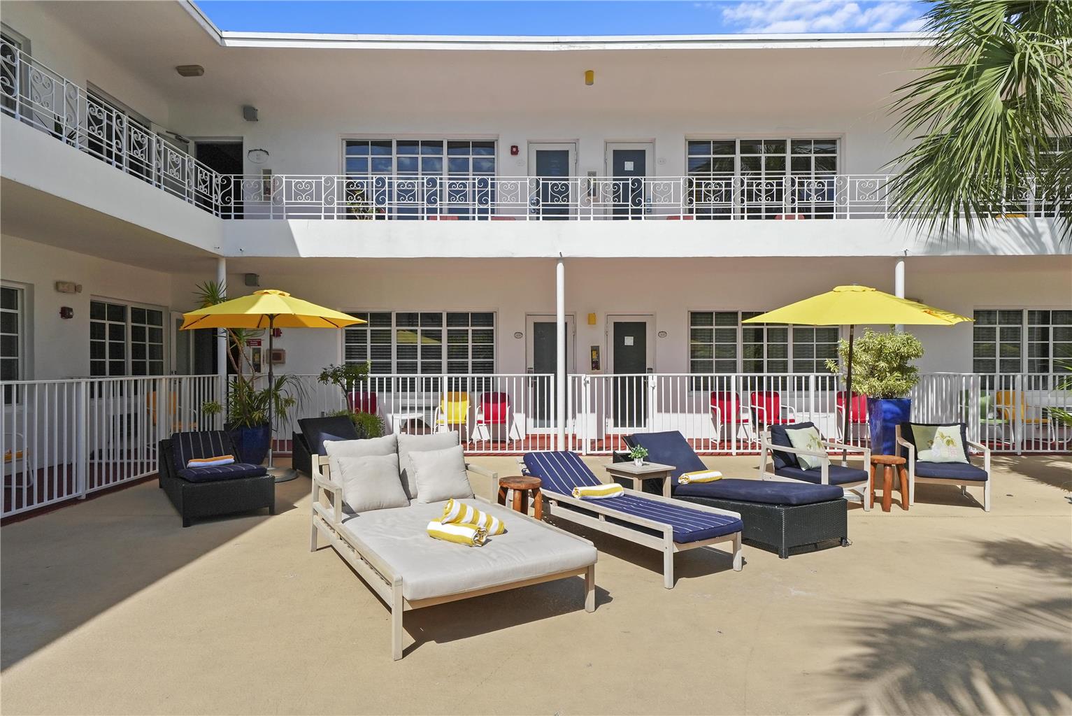 Tradewinds Apartment Hotel - photo 8