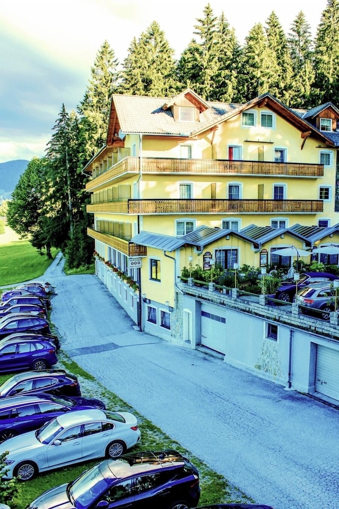 Boutique Hotel Liebesnesterl Bergwirt — Koeflach