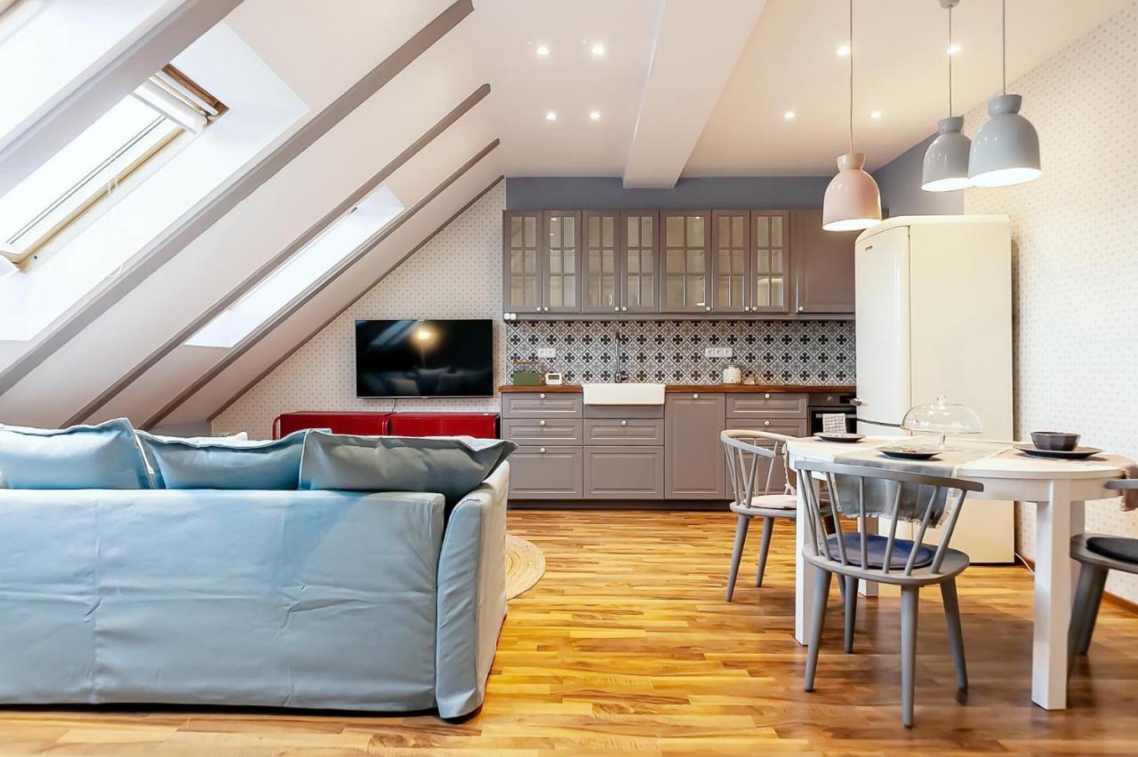Attic Apartment On Waterfront View Netflix — 4-Star Luxury Hotel in Prague, Czech Republic