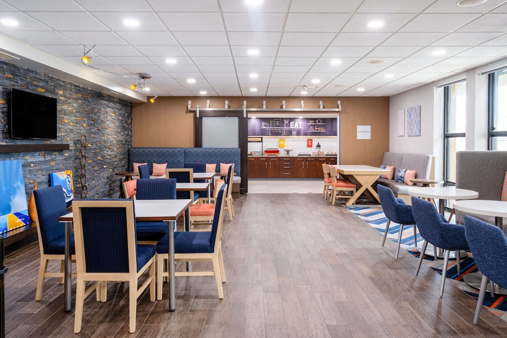 Hampton Inn Auburn Alabama - photo 5