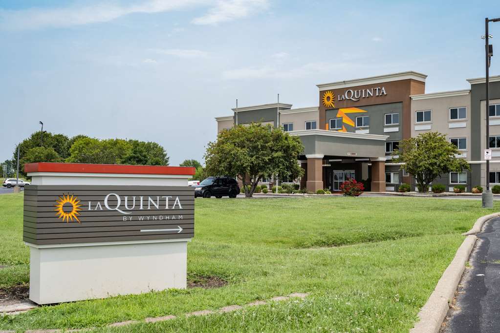 La Quinta Inn & Suites by Wyndham Evansville - photo 3