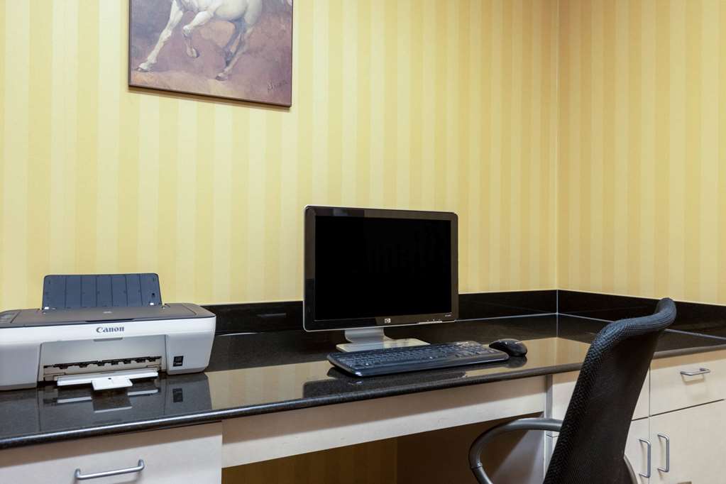La Quinta Inn & Suites by Wyndham Dodge City - photo 29