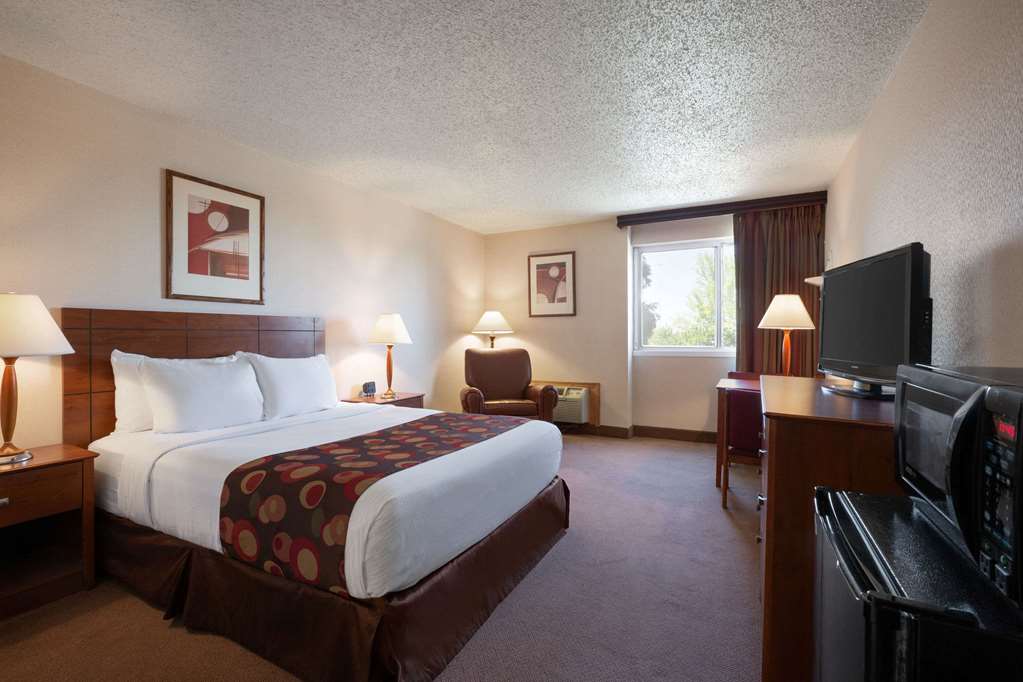 Ramada by Wyndham Bismarck - photo 12