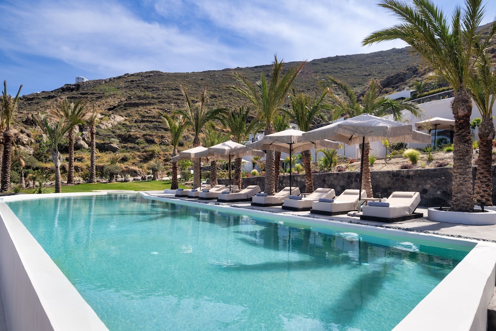 Palm Island - last minute hotel in Fira