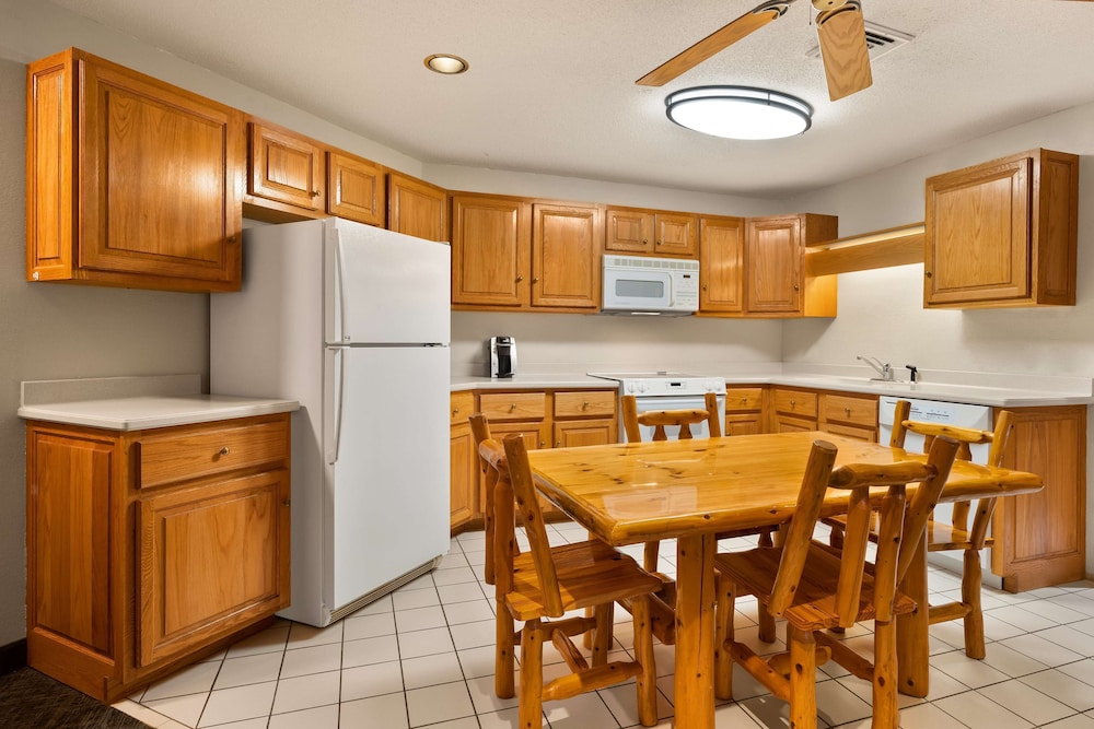 Best Western Northwoods Lodge - photo 11