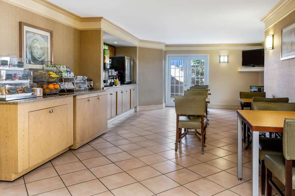 La Quinta Inn Tampa Airport Stadium Westshore - photo 25