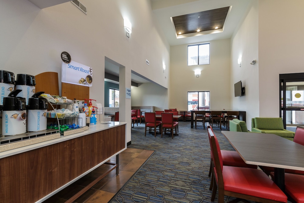 Holiday Inn Express Hotel & Suites South Bend by IHG - photo 71