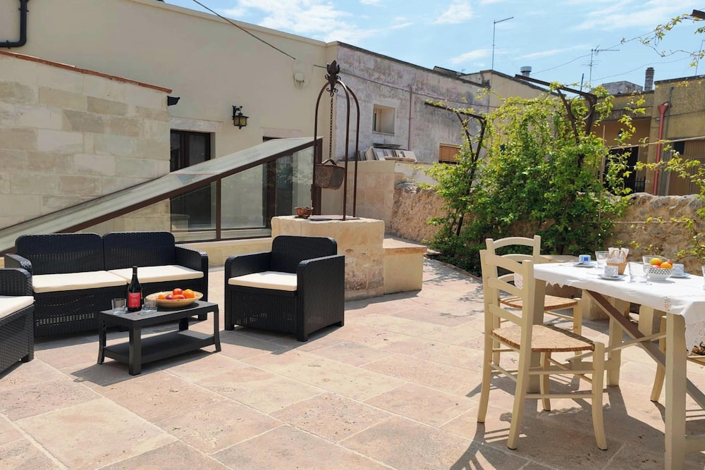 Corte San Giorgio Boutique apt With Airco — 4-Star Luxury Hotel in Martano, Italy