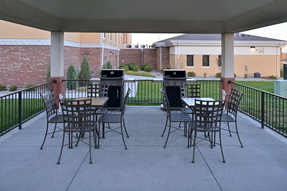 Candlewood Suites Williston by IHG - photo 41