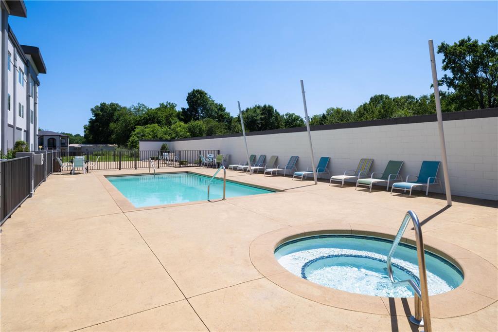 La Quinta Inn & Suites by Wyndham Muskogee - photo 8