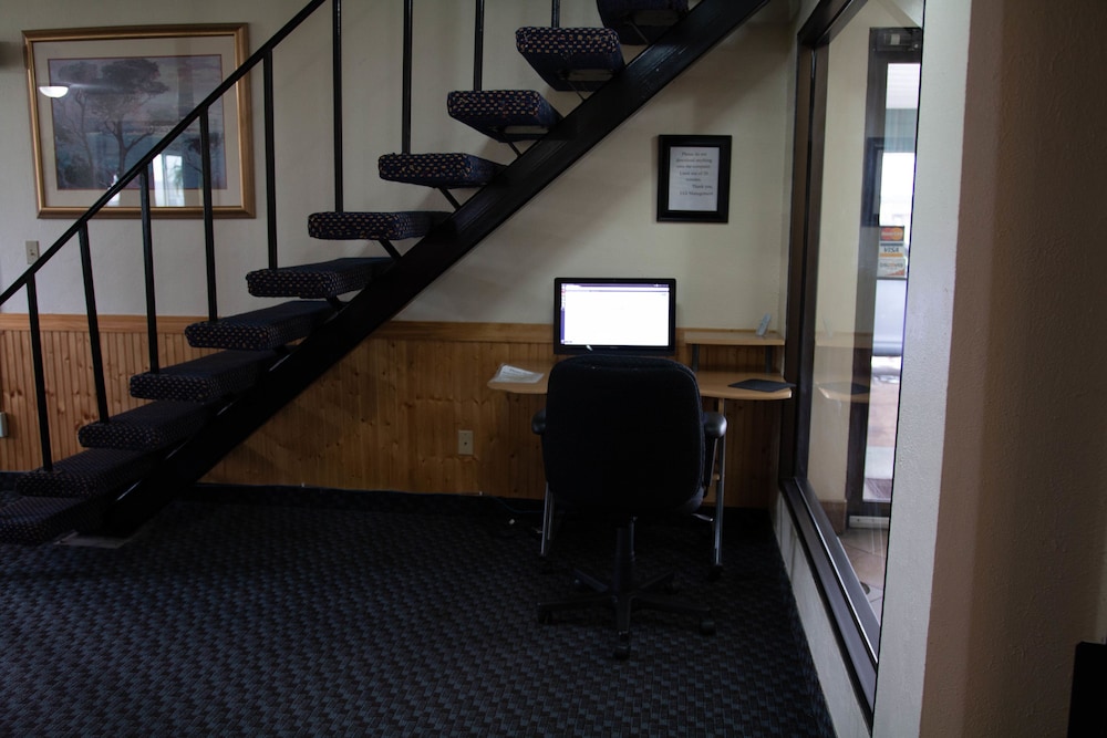 East Grand Inn - photo 38