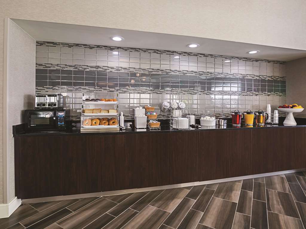 La Quinta Inn & Suites by Wyndham Dallas Plano West - photo 35
