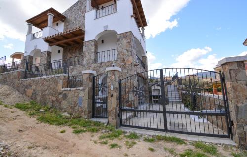 Cozy Apartment In Olia Speciosa — 4-Star Luxury Hotel in Olia Speciosa, Italy