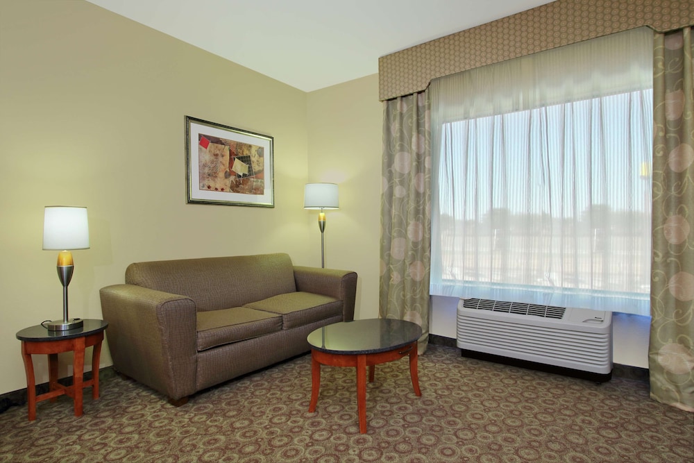 Hampton Inn & Suites Buffalo - photo 39