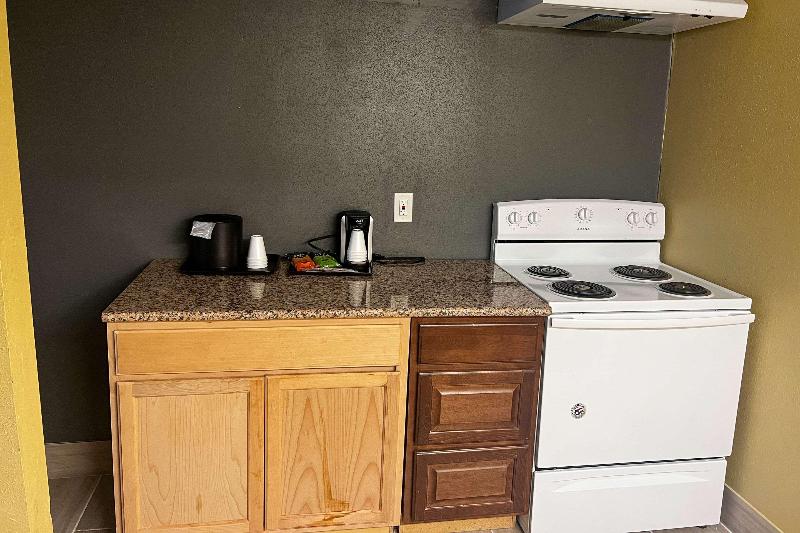 Days Inn by Wyndham Muskegon - photo 18