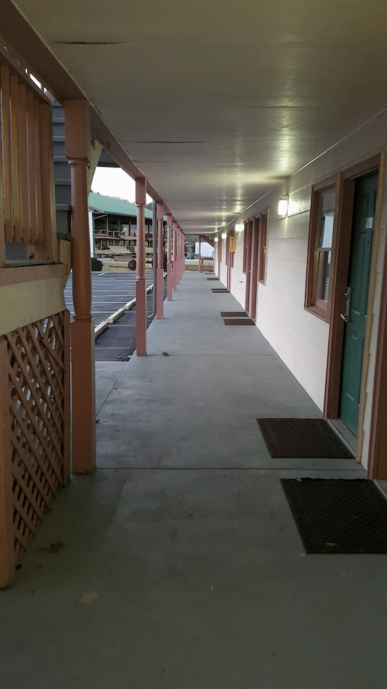 Mountain Valley Inn Dillard - photo 41