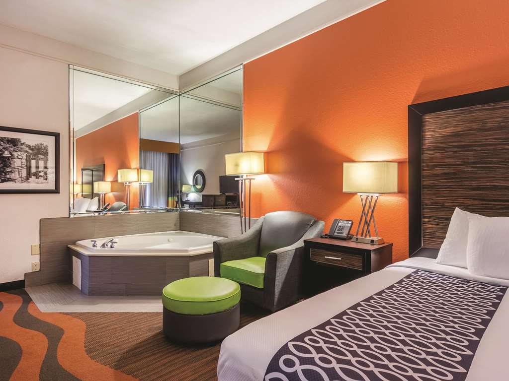 La Quinta Inn & Suites by Wyndham Prattville - photo 42