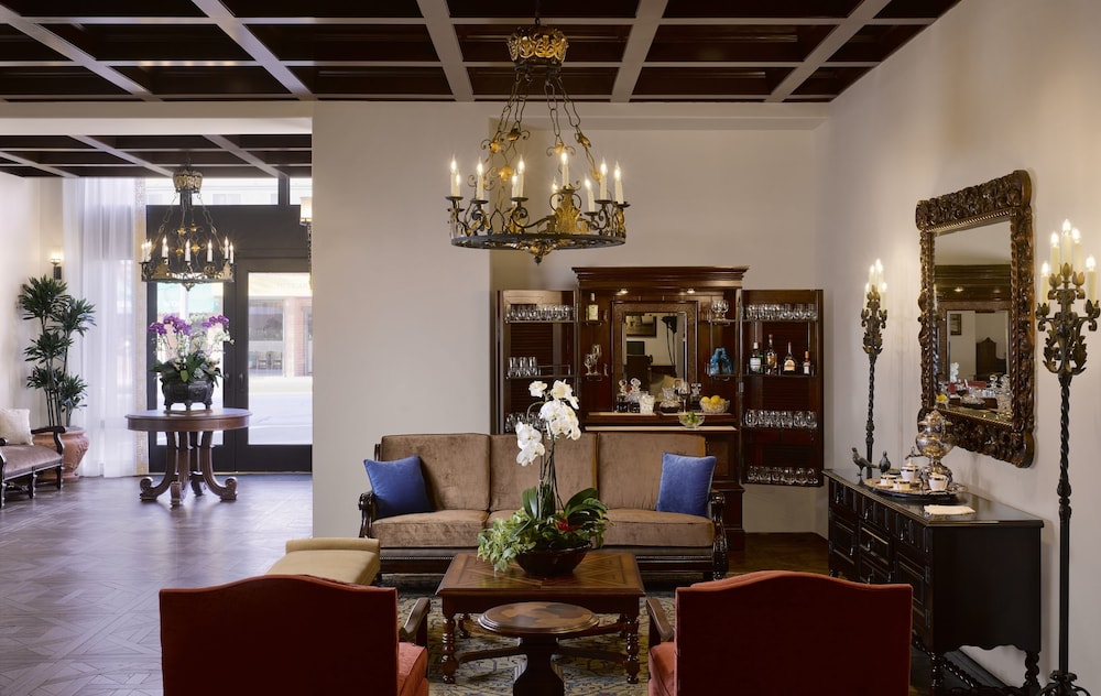 Plaza La Reina - photo 3