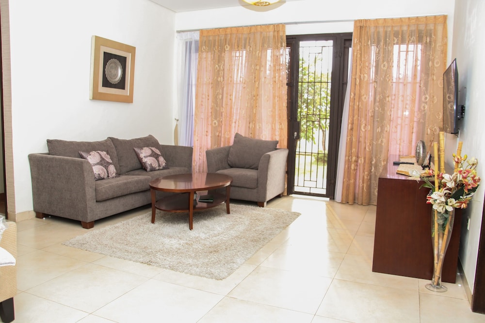 Aldeoz Dago Pakar Private Villa Bandung — 4-Star Luxury Hotel in Bandung, Indonesia