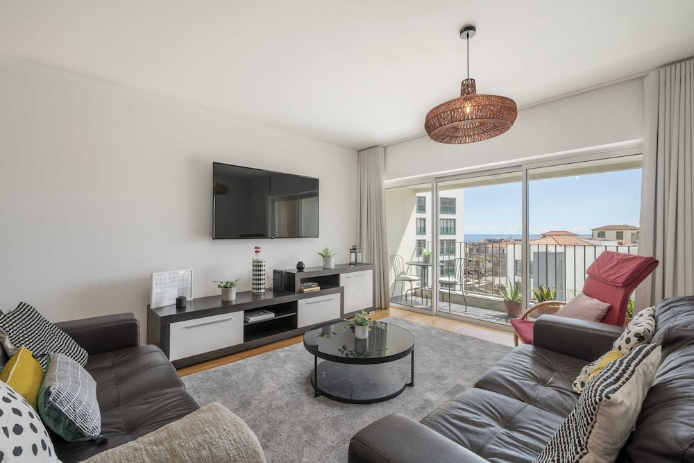 Family City Break Santa Luzia II — 4-Star Luxury Hotel in Funchal, Portugal