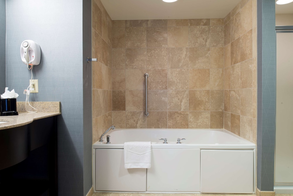 Hampton Inn & Suites Vineland - photo 18