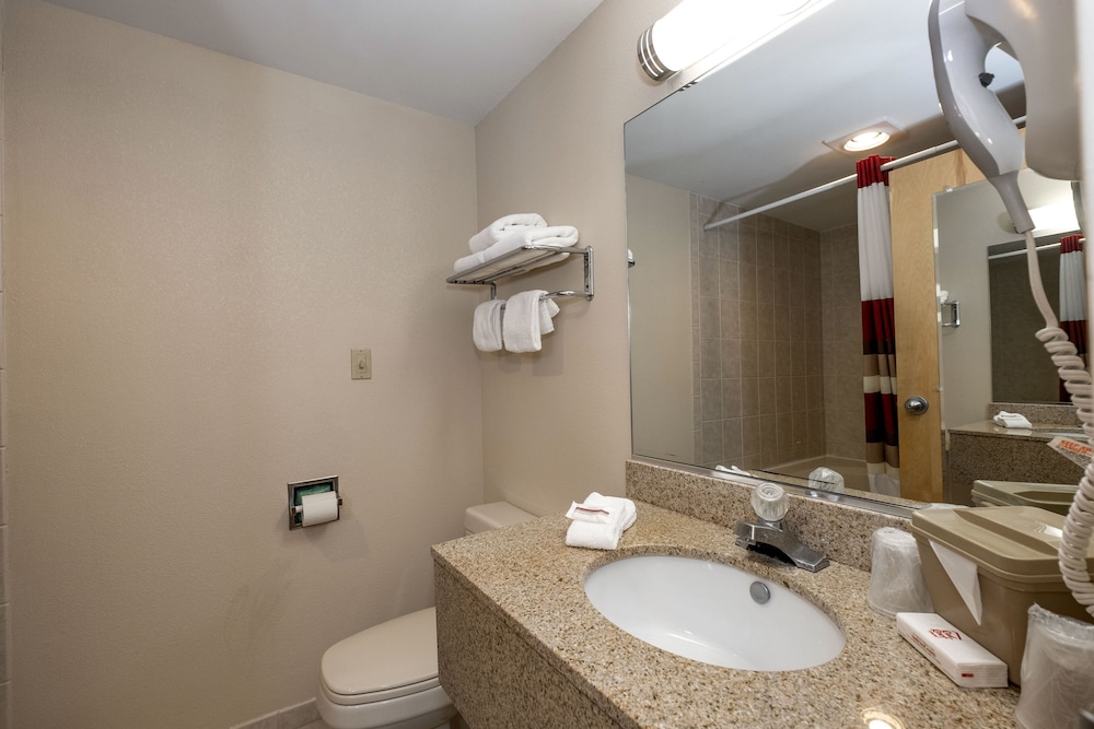 Red Roof Inn Clifton Park - photo 34