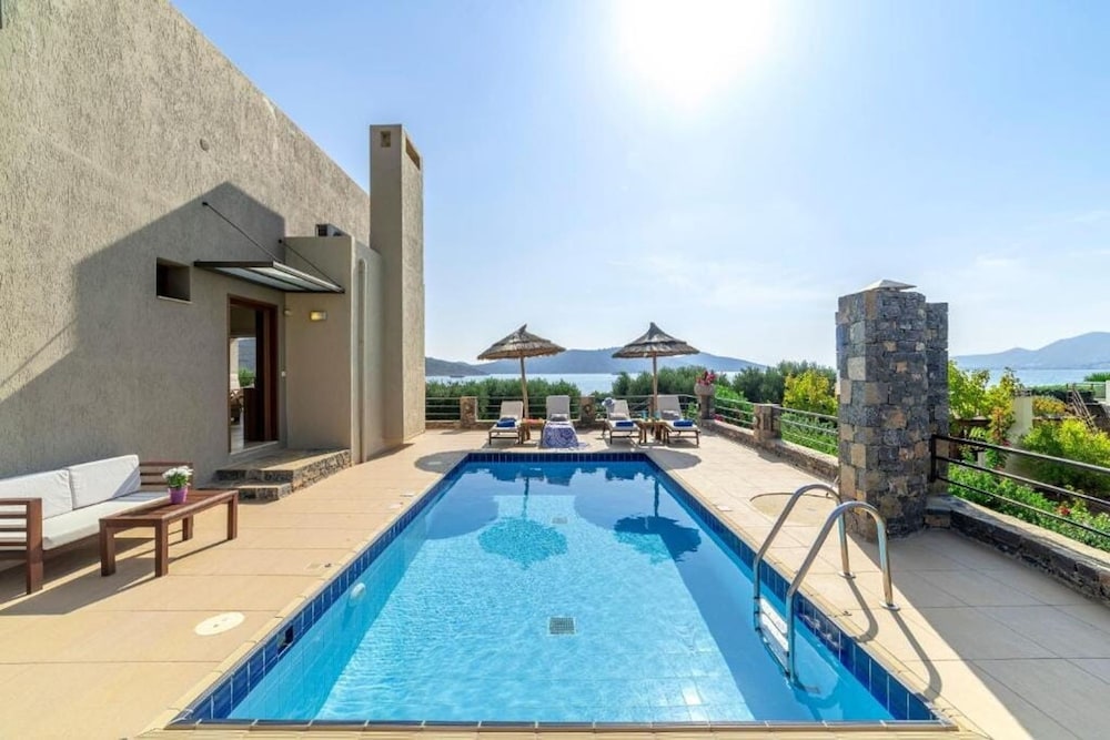 Tolem — hotel in Borino