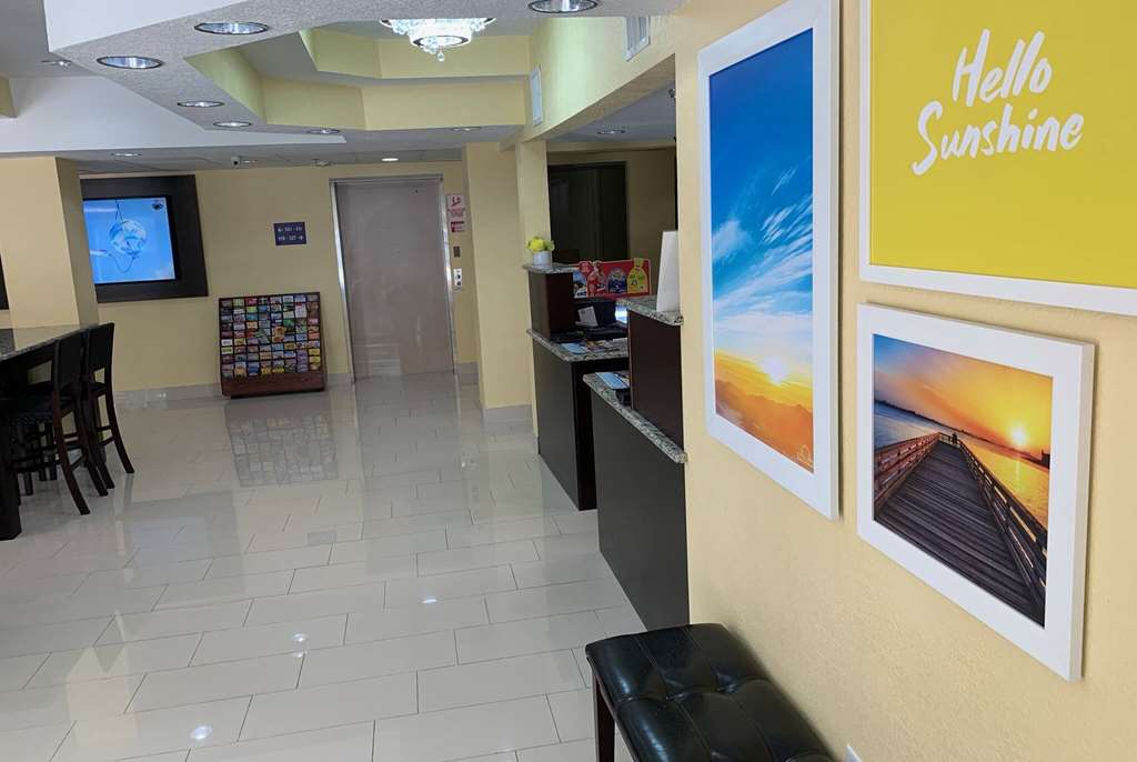 Days Inn & Suites by Wyndham Tampa Raymond James Stadium - photo 10