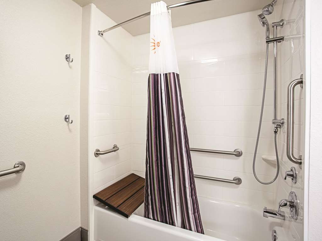 La Quinta Inn & Suites by Wyndham Baltimore N White Marsh - photo 26