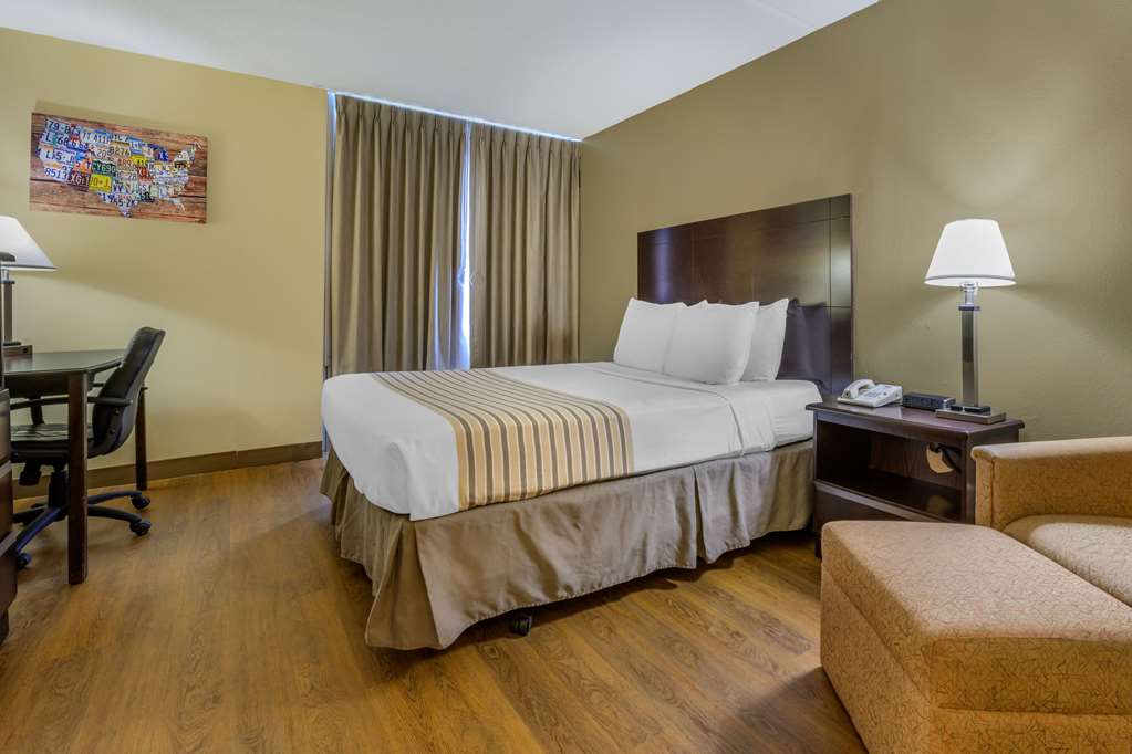 Econo Lodge Inn & Suites Triadelphia Wheeling - photo 7