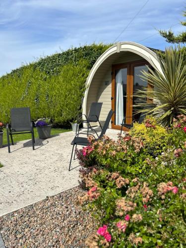 The Burrow Sleeps 4 - last minute hotel in Unknown City