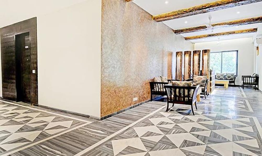 FabHotel Admiral Marol