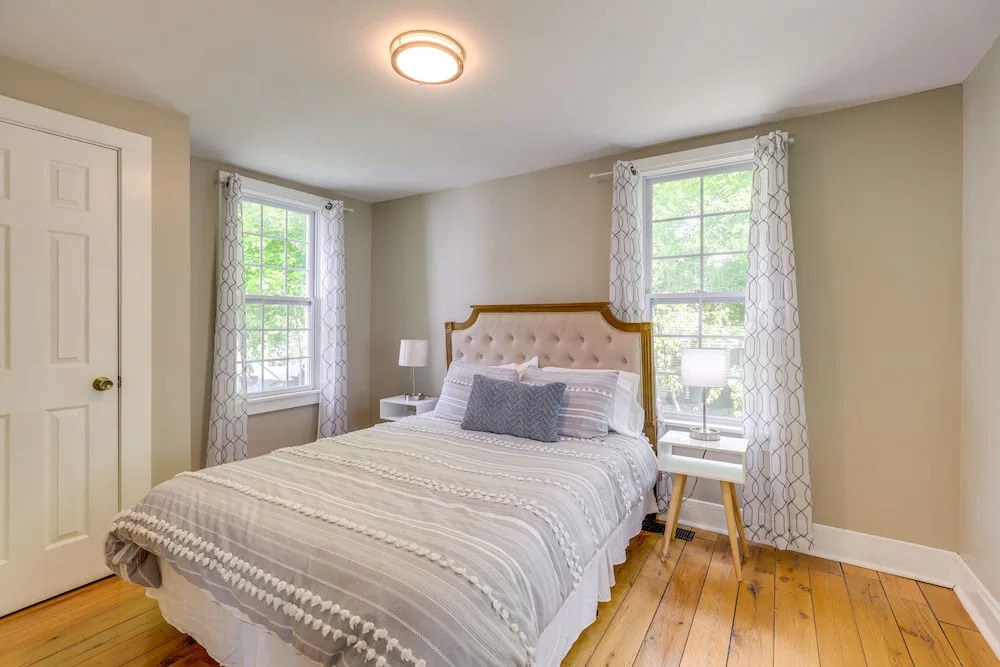 New York Vacation Rental W Covered Porch 19320354 — Geneva