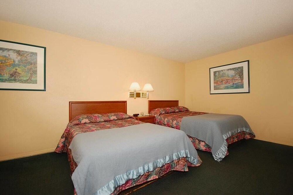 Americas Best Value Inn Webster City - photo 9