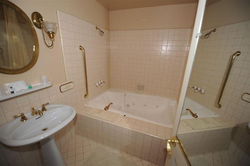 Saddleback Inn at Lake Arrowhead - photo 37